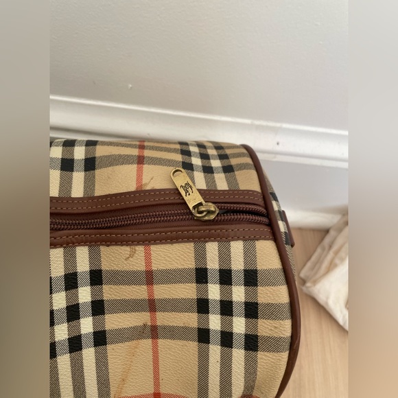 BURBERRY vintage 
BROWN HAYMARKET CHECK COATED CANVAS DUFFLE BAG - Picture 6 of 16